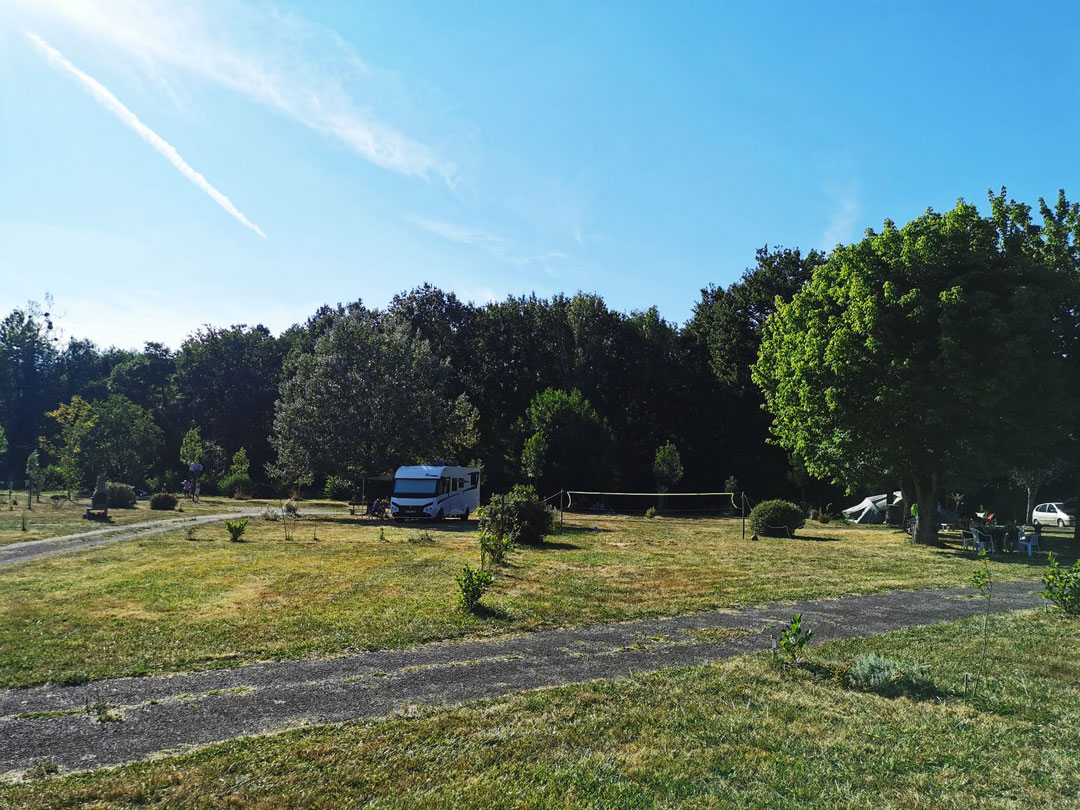 camping-emplacement-saint-pardoux-la-rivière